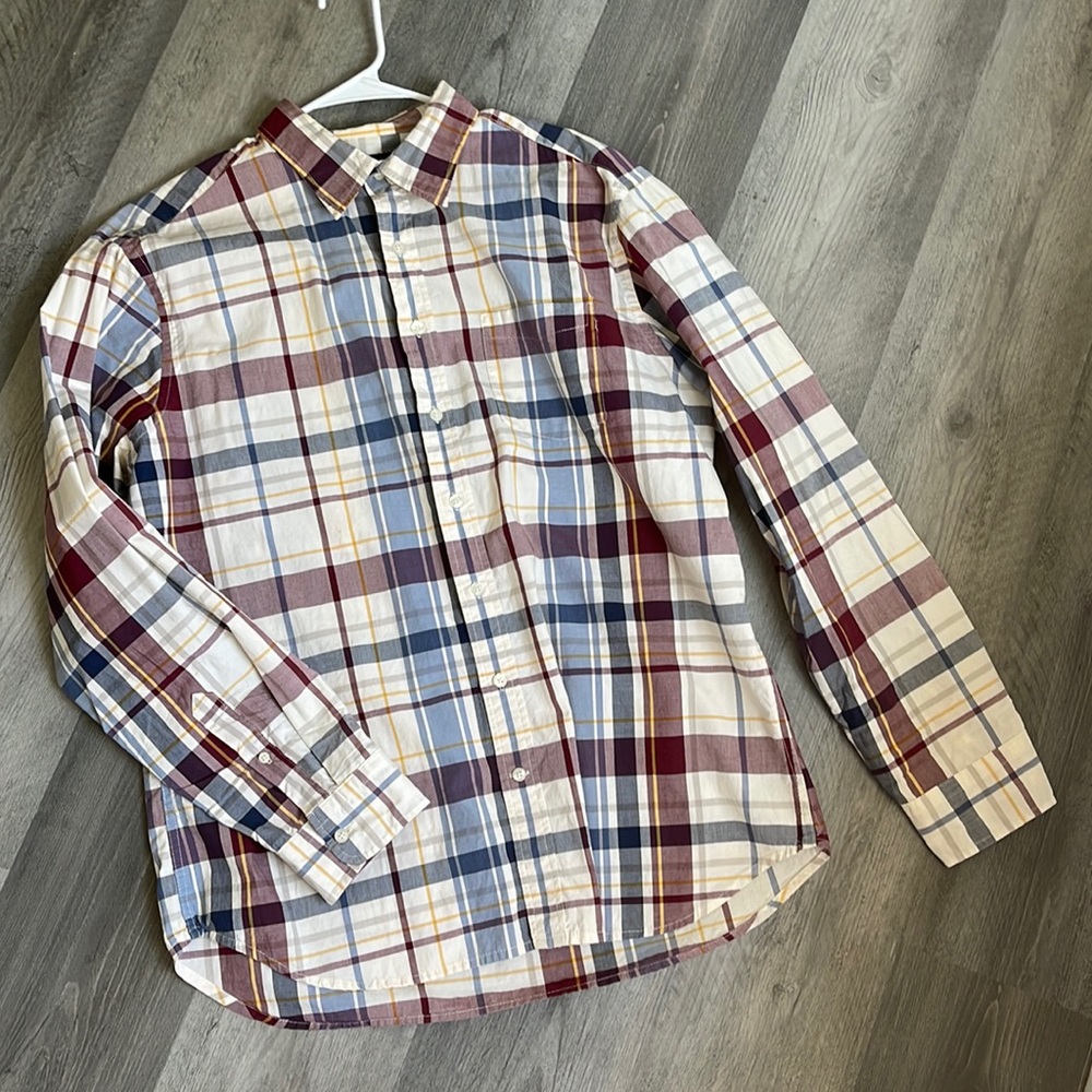 Gap long sleeve button up shirt